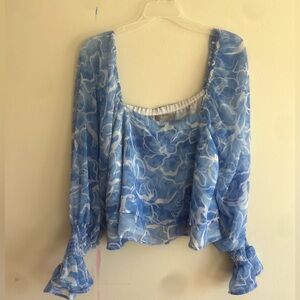 Tart flowy blouse, sheer sleeves